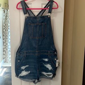 American Eagle short distressed overalls, size XL